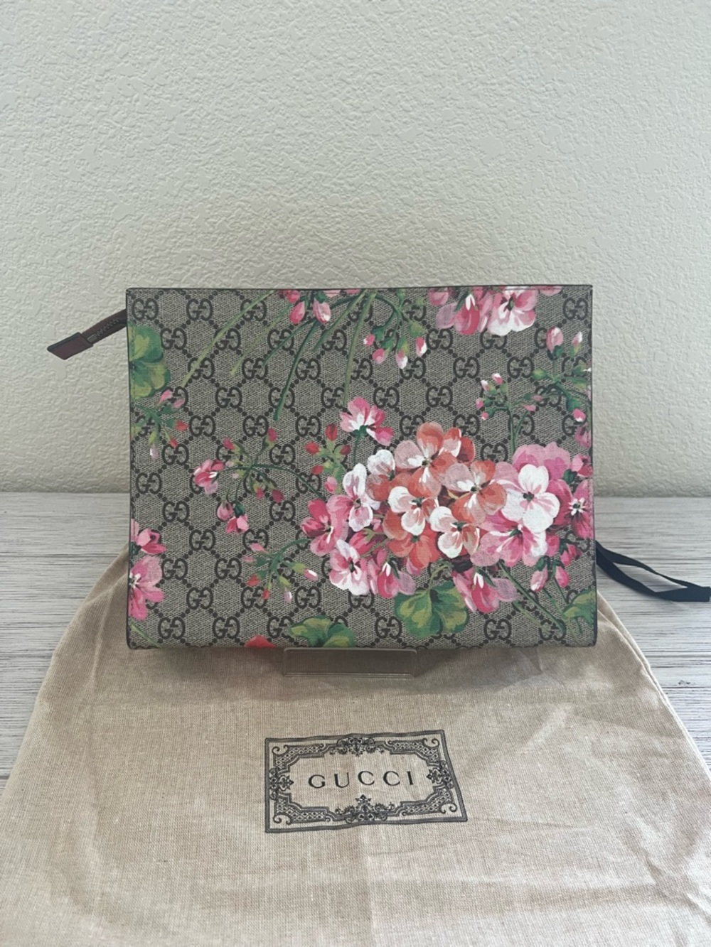 GUCCI *mint Floral GG Supreme Pouch in Pink/Burgundy W/ COA - Picture 4 of 16